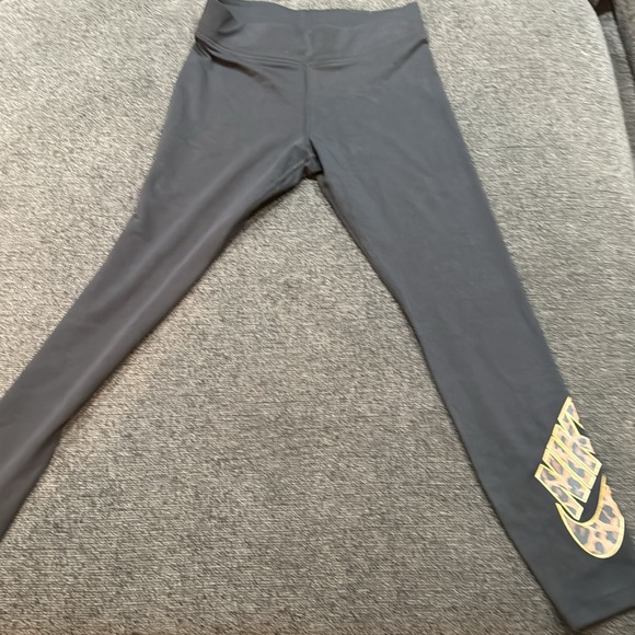 Nike leopard print leggings - Picture 2 of 3